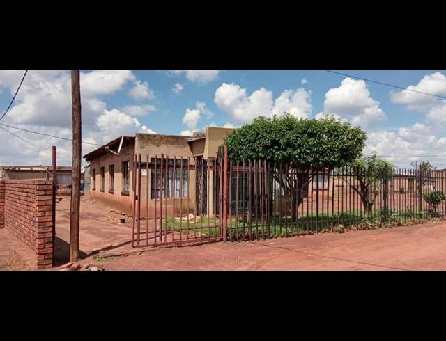 3 BEDROOM HOUSE FOR SALE IN BEVERLEY HILLS